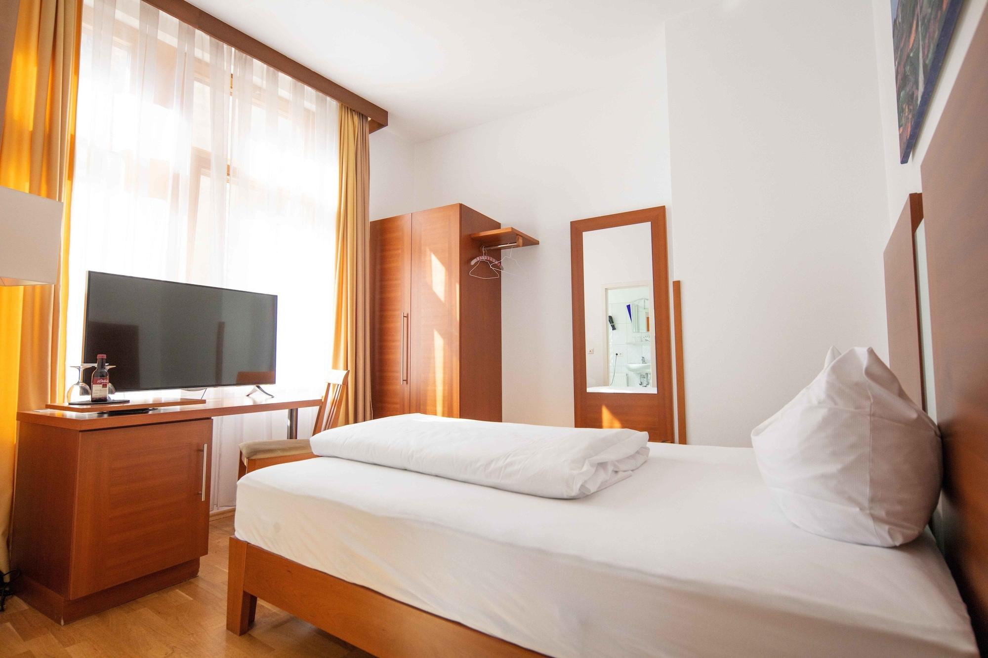 Hotel Graf Zeppelin Konstanz Ngoại thất bức ảnh
