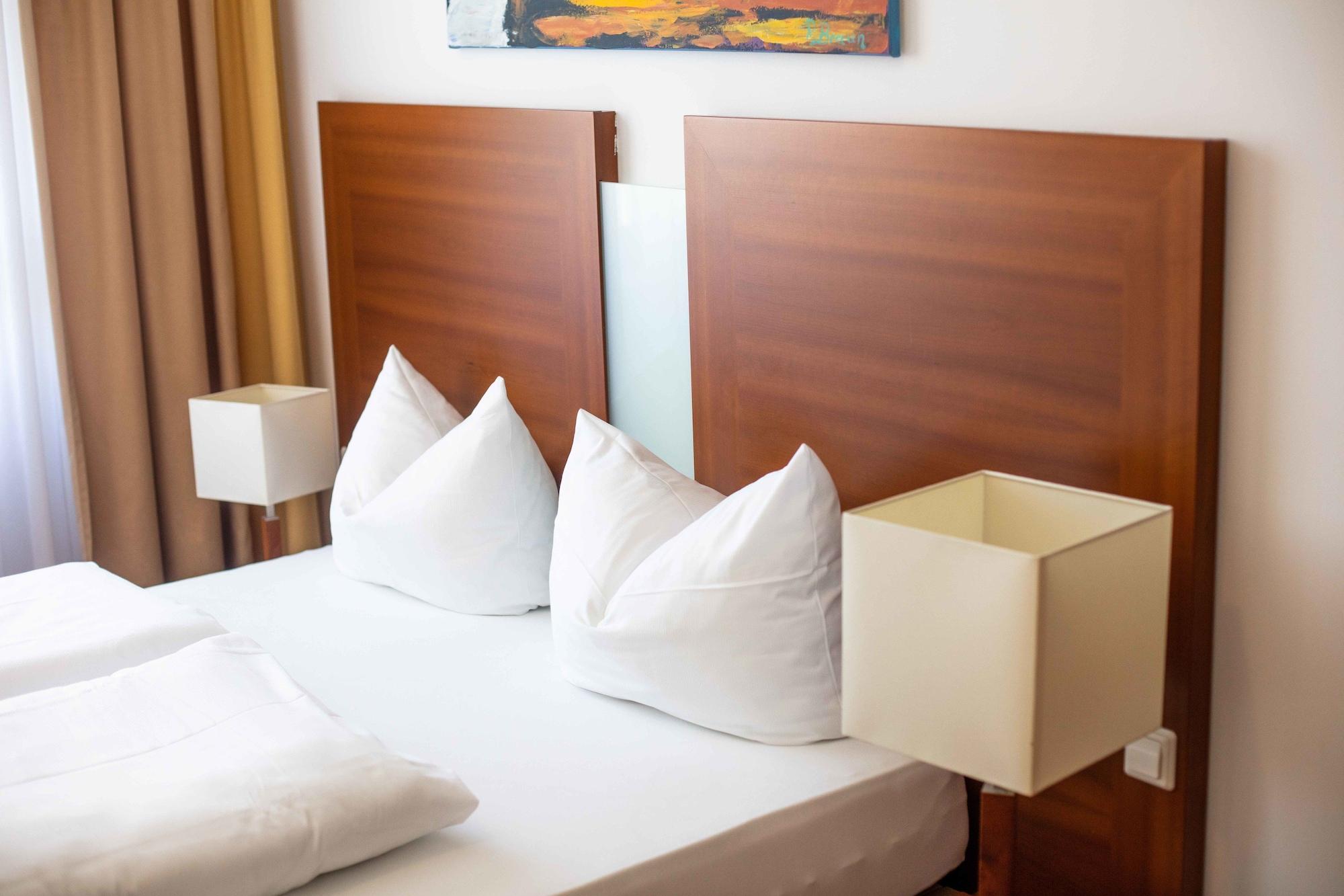 Hotel Graf Zeppelin Konstanz Ngoại thất bức ảnh