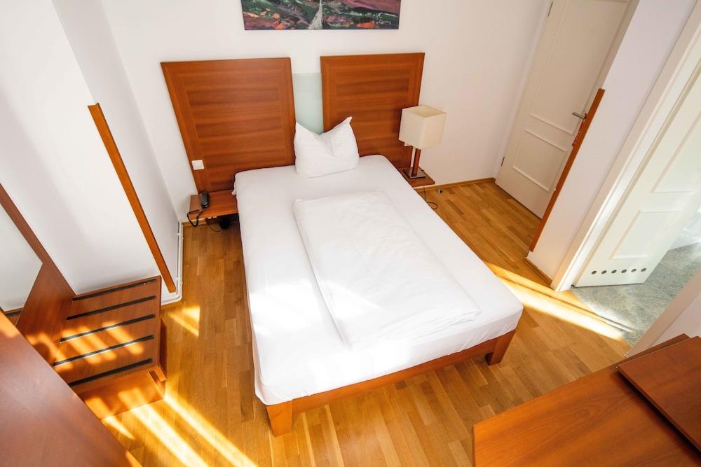 Hotel Graf Zeppelin Konstanz Ngoại thất bức ảnh