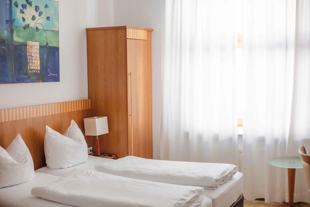 Hotel Graf Zeppelin Konstanz Ngoại thất bức ảnh