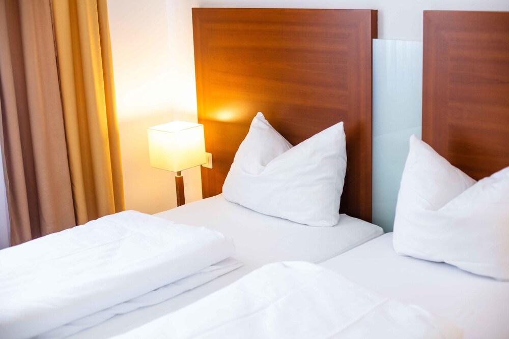 Hotel Graf Zeppelin Konstanz Ngoại thất bức ảnh