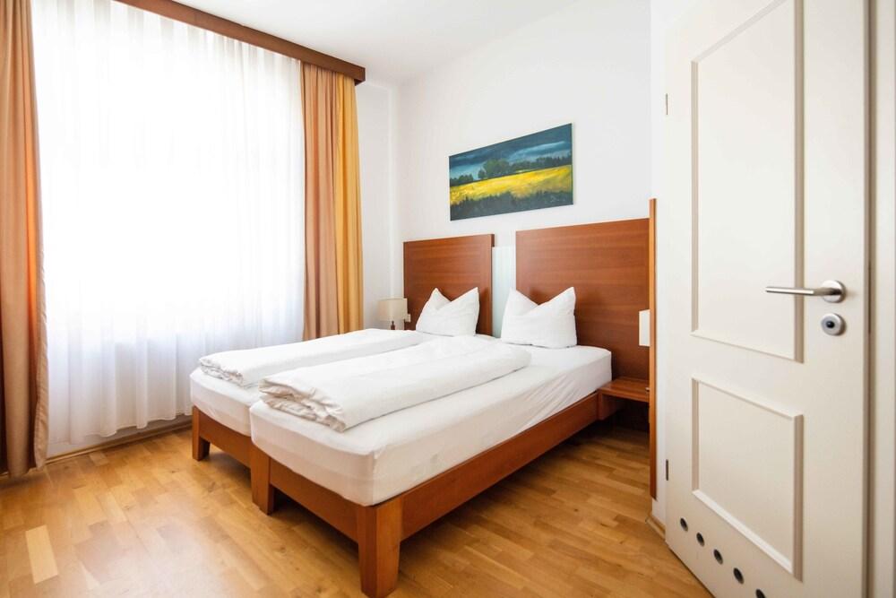 Hotel Graf Zeppelin Konstanz Ngoại thất bức ảnh